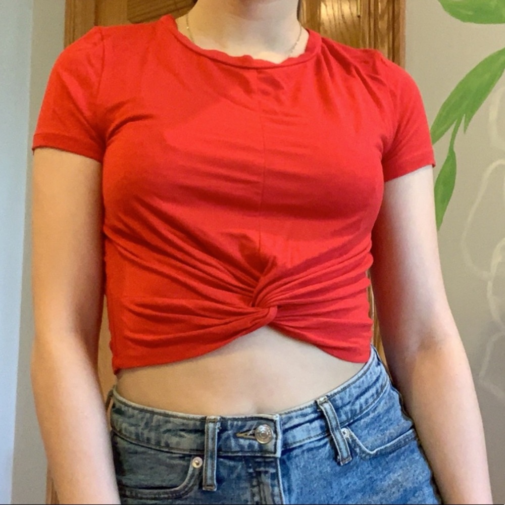 Red cropped tee